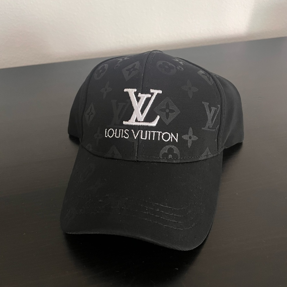 Womens L V hat